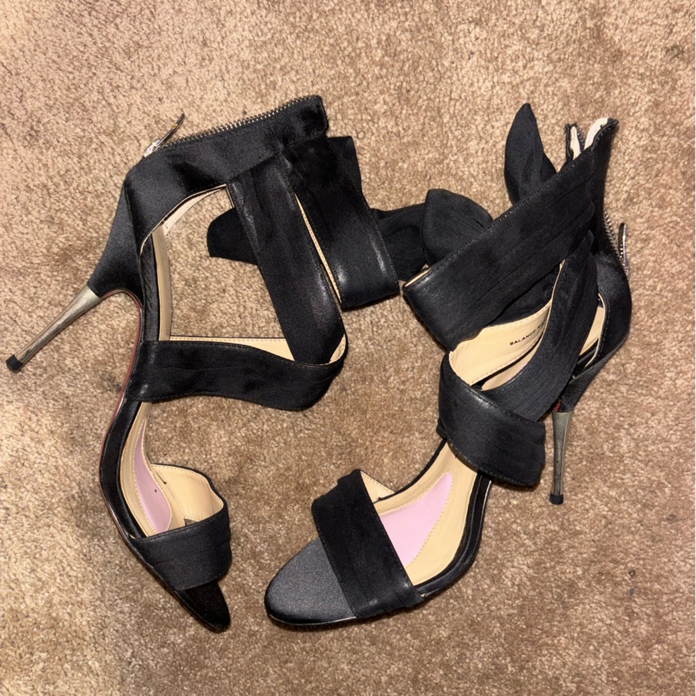Paris Hiltons heels size 8